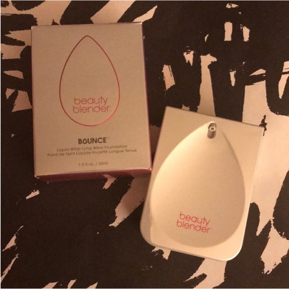 beautyblender Bounce Whip Long Wear Foundation in 1.20 C Light Fair, 30 ml - Picture 4 of 6